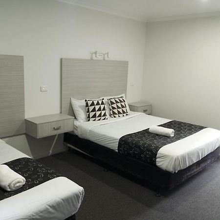 Big Valley Lakeside Paradise Motor Inn Shepparton Exteriör bild