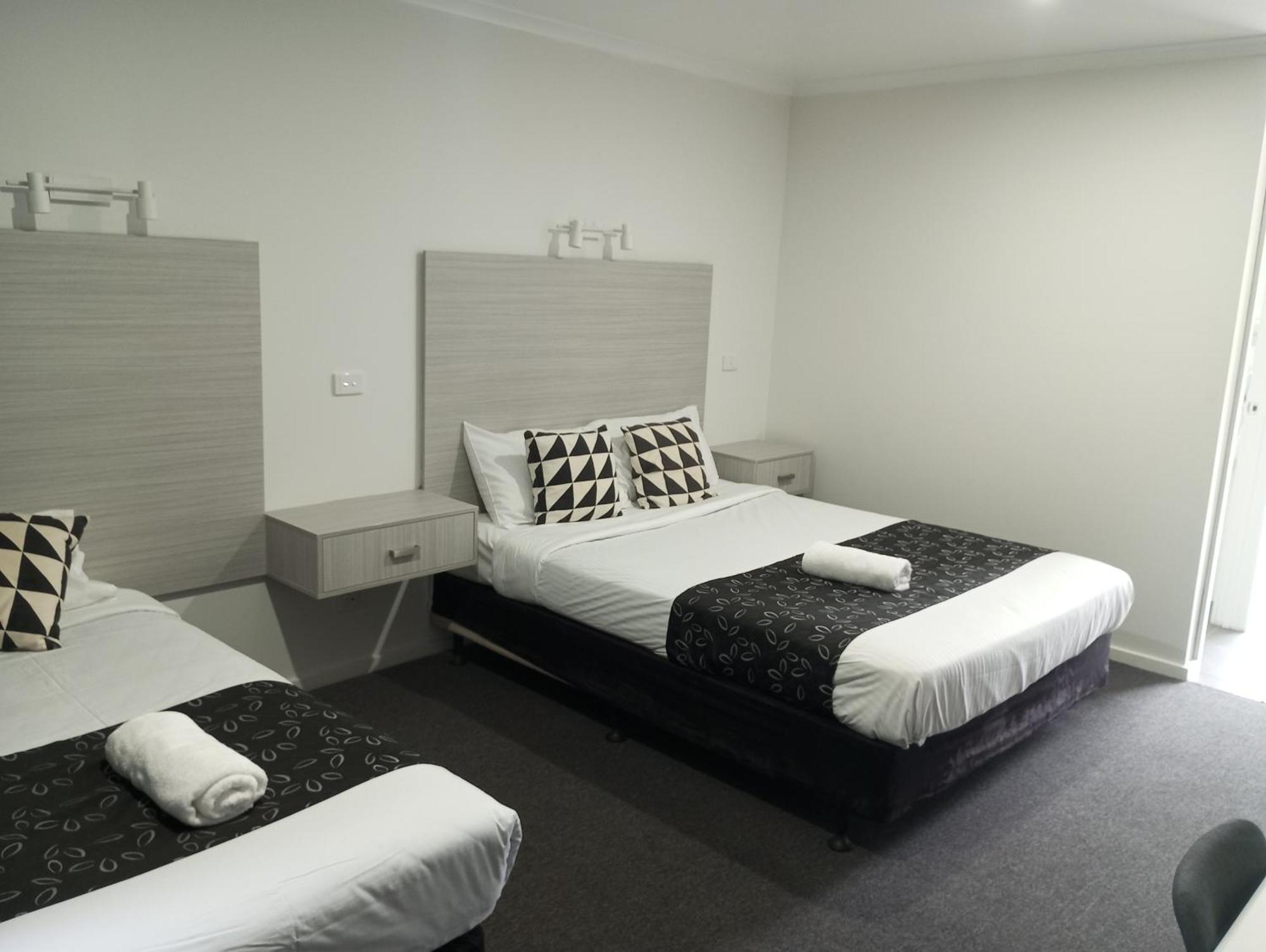 Big Valley Lakeside Paradise Motor Inn Shepparton Exteriör bild