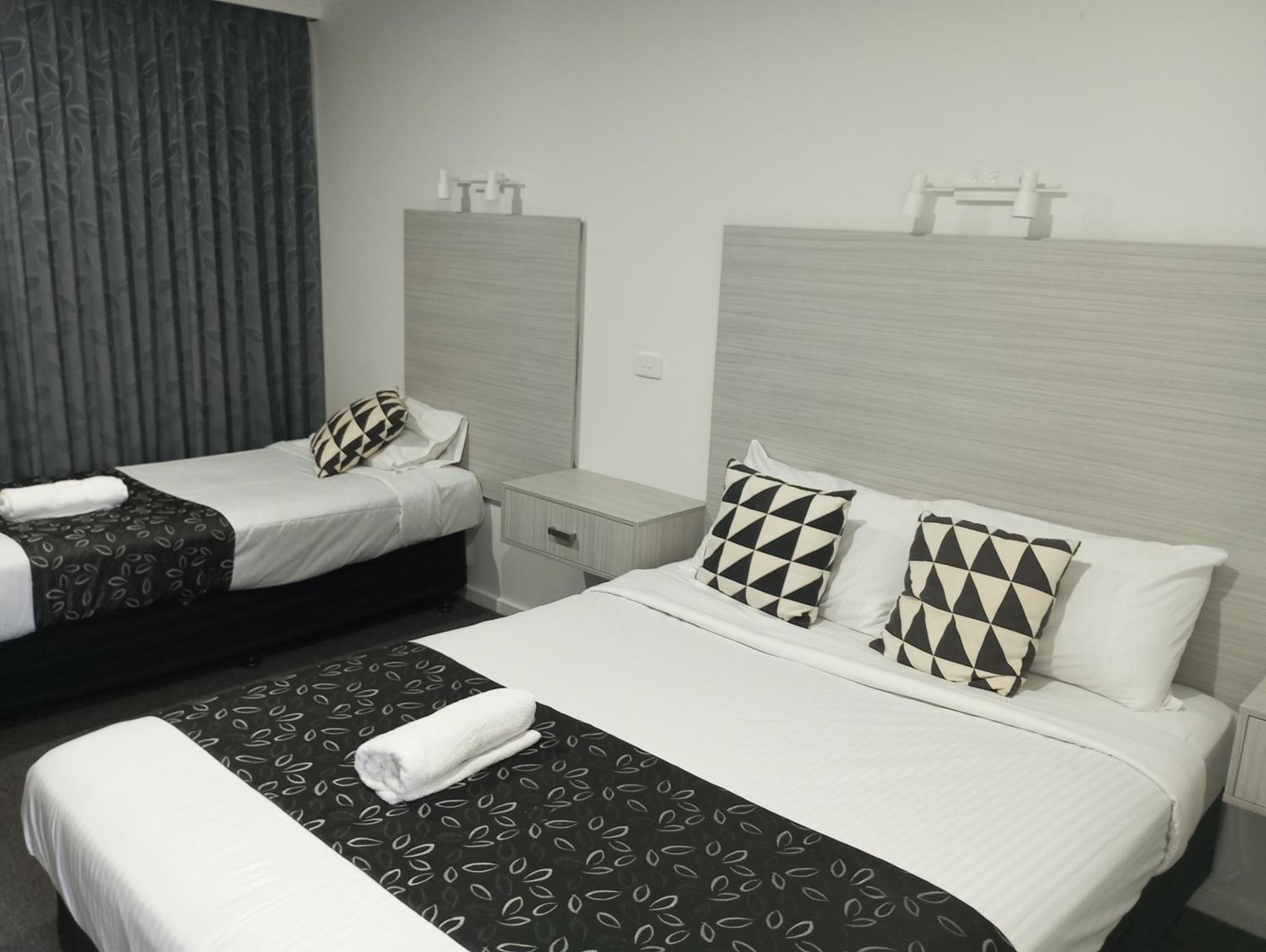 Big Valley Lakeside Paradise Motor Inn Shepparton Exteriör bild