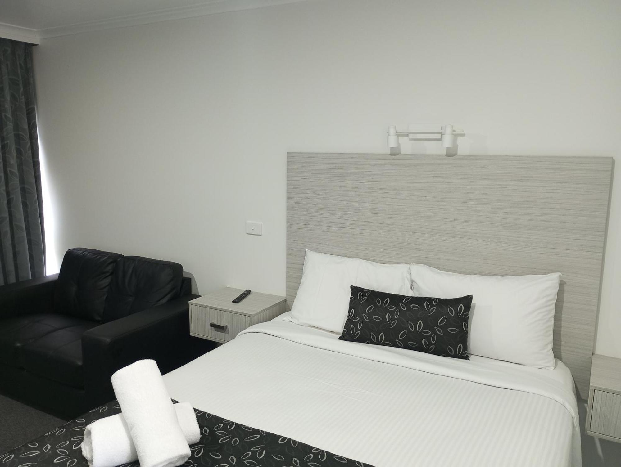 Big Valley Lakeside Paradise Motor Inn Shepparton Exteriör bild