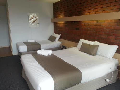 Big Valley Lakeside Paradise Motor Inn Shepparton Exteriör bild